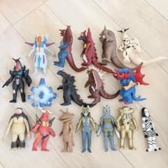 ウルトラマン 怪獣ソフビ17点セットのサムネイル