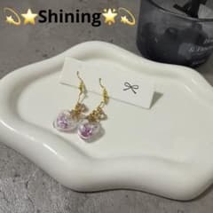 光るピアス ハンドメイド ガラスドーム ハート 揺れる パープル 蓄光 大ぶり