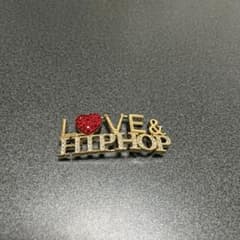 LOVE & HIPHOP ロゴ ブローチ ゴールドカラーのサムネイル