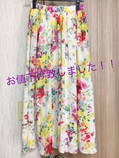 花柄スカートのサムネイル