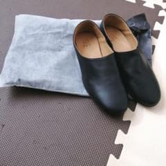 que shoes キューシューズ　新品未使用　オールブラック　Mのサムネイル