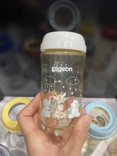 Pigeon 哺乳瓶 透明のサムネイル