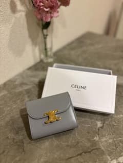 セール中☆*:.。. CELINE 水色 パールブルー　財布　トリオンフのサムネイル