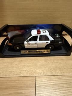 1/18 ロサンゼルス　POLICE L.A.P.D. パトカー ミニカー 1/18 ロサンゼルス POLICE L.A.P.D. パトカー ミニカー - メルカリ