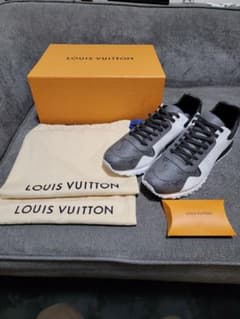LOUIS VUITTON ルイヴィトン ランアウェイ スニーカーのサムネイル