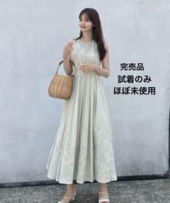 ánuans アニュアンス　ノースリーブ ロングワンピース 刺繍入りのサムネイル