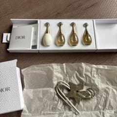 DIORクリスタル会員バースデーギフトミニチュア香水、チャームのサムネイル
