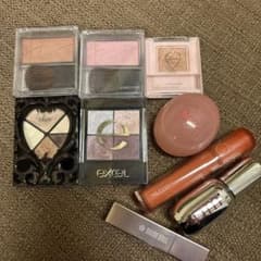 アイシャドウ・チーク・リップまとめ売り - メルカリ