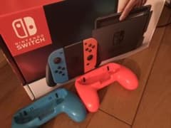 任天堂 Switch  ニンテンドースイッチ 本体 別売りコントローラー2個付きのサムネイル