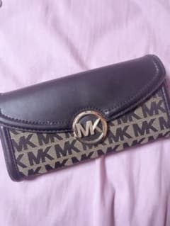 美品 MICHAELKORS マイケルコース 二つ折り長財布 MK柄 黒 金系のサムネイル