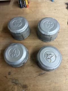 トヨタ センターキャップ　ハイエース　 ホイールキャップ 4個セットのサムネイル