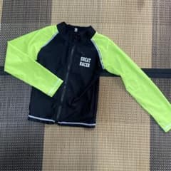 120サイズ 西松屋ラッシュガード 黒 蛍光緑のサムネイル