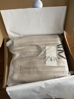 ZARA プリーツ加工入りバケットバッグのサムネイル