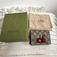 GUCCI 二つ折り財布 チェリー装飾のサムネイル