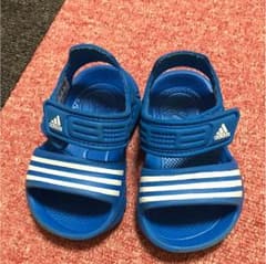 adidasベビーサンダルのサムネイル