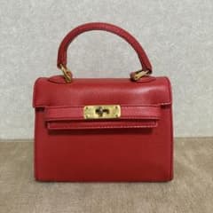赤い皮のハンドバッグのサムネイル