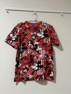 ディズニー　ミッキー 総柄 Tシャツ赤　Mサイズのサムネイル