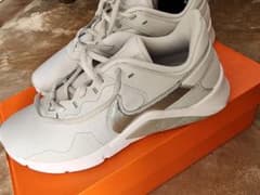 NIKE レジェンド  エッセンシャル2のサムネイル