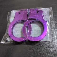 紫色の金属製おもちゃ手錠のサムネイル