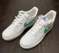 NIKE AIR FORCE 1 ホワイト 緑ロゴ27.5cmのサムネイル