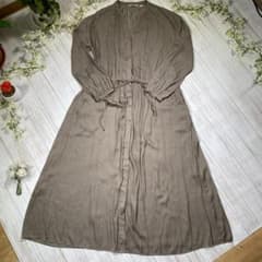 toto様専用【美品】【UNIQLO】ユニクロ　ロングワンピース　ベージュのサムネイル
