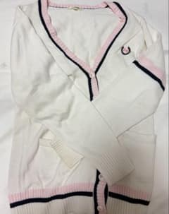 アイボリー Vネック カーディガン　conomiのサムネイル