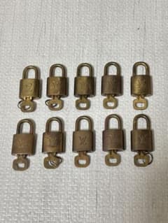 LOUIS VUITTON パドロック 南京錠 10個セットのサムネイル