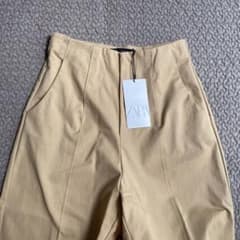 ダーツ入りクロップドパンツのサムネイル
