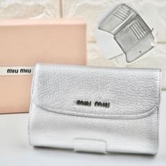 「美品・希少」miu miu 3つ折り財布　シルバー　マドラスレザーのサムネイル