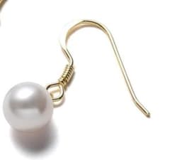 片耳ピアス　ホワイトパール　新品