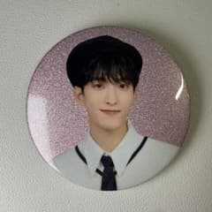 SEVENTEEN holiday 缶バッジ ドギョム DK - メルカリ