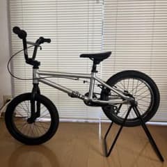【E様】直接引渡し ダーカスワン BMX SOLO シルバー 16インチ E様】直接引渡し ダーカスワン BMX SOLO シルバー 16インチ - メルカリ