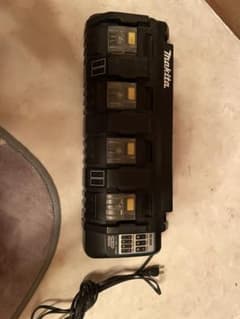 マキタ　4口充電器のサムネイル