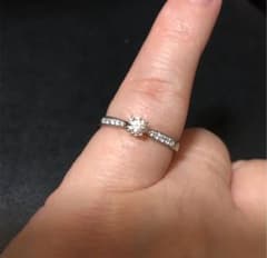 最終値下げキラキラのダイヤ　中央0.22ct  15.5号のサムネイル