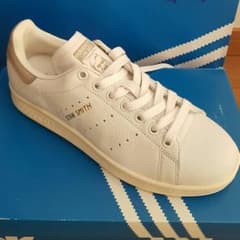 adidas　スタンスミス　グレー　1時間タイムセールのサムネイル