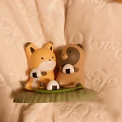 キツネとタヌキ置物のサムネイル