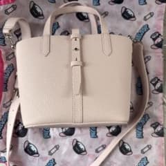 CHARLES&KEITH Beryl ベリル リサイクルレザーバケツバッグのサムネイル
