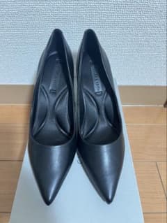 CHARLES & KEITH ポインテッドトゥ　スティレット　パンプスのサムネイル