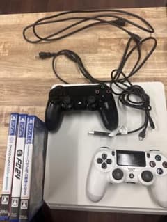 PlayStation 4 本体 ホワイト コントローラー2個 ソフト3本のサムネイル