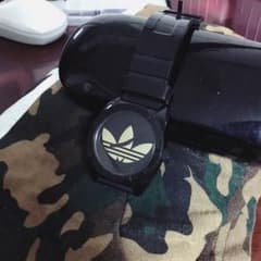 adidas 時計 黒金のサムネイル
