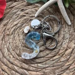 海 レジン イニシャルキーホルダー S ハンドメイド オーシャンアートのサムネイル
