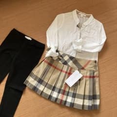 新品❣️バーバリースカート　110、ブラウスセットのサムネイル