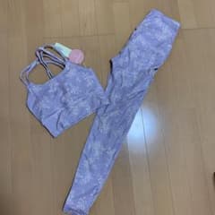 emmi ヨガウェアのサムネイル