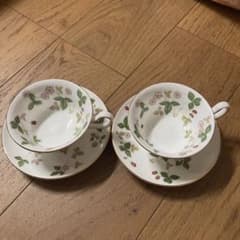 ウェッジウッド  ワイルドストロベリー　カップ＆ソーサーのサムネイル