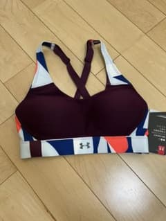 新品 未使用 アンダーアーマー ブラトップ スポーツブラのサムネイル