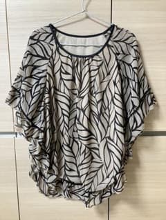 High-end women's clothing, Zion Trading Co., Ltd. Chamois V leaf pattern blouse, size 40