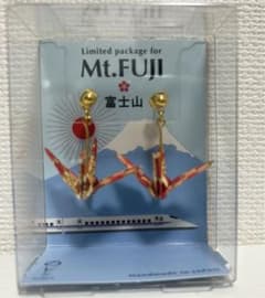 折り鶴ピアスのサムネイル