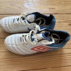 UMBRO トレーニングシューズ ホワイト ブルー レッド　　26.5cmのサムネイル