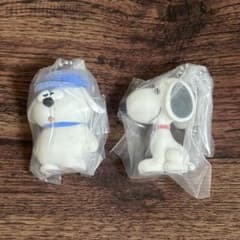 PEANUTS フロッキーマスコットチャーム　スヌーピー　オラフ　2種セットのサムネイル