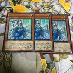 遊戯王 青き眼の巫女のサムネイル